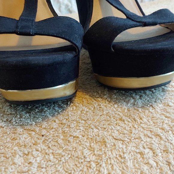 Faux Suede Wedge T Strap Sandals Gold ToeBox - Picture 4 of 7